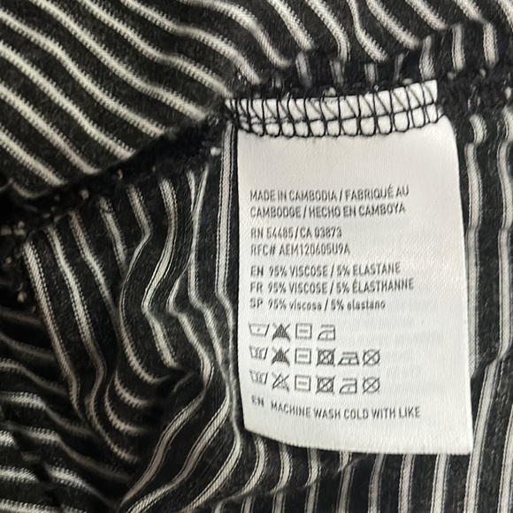 American eagle, soft and sexy sz S black and white striped l/s flare NWOT - Picture 6 of 6